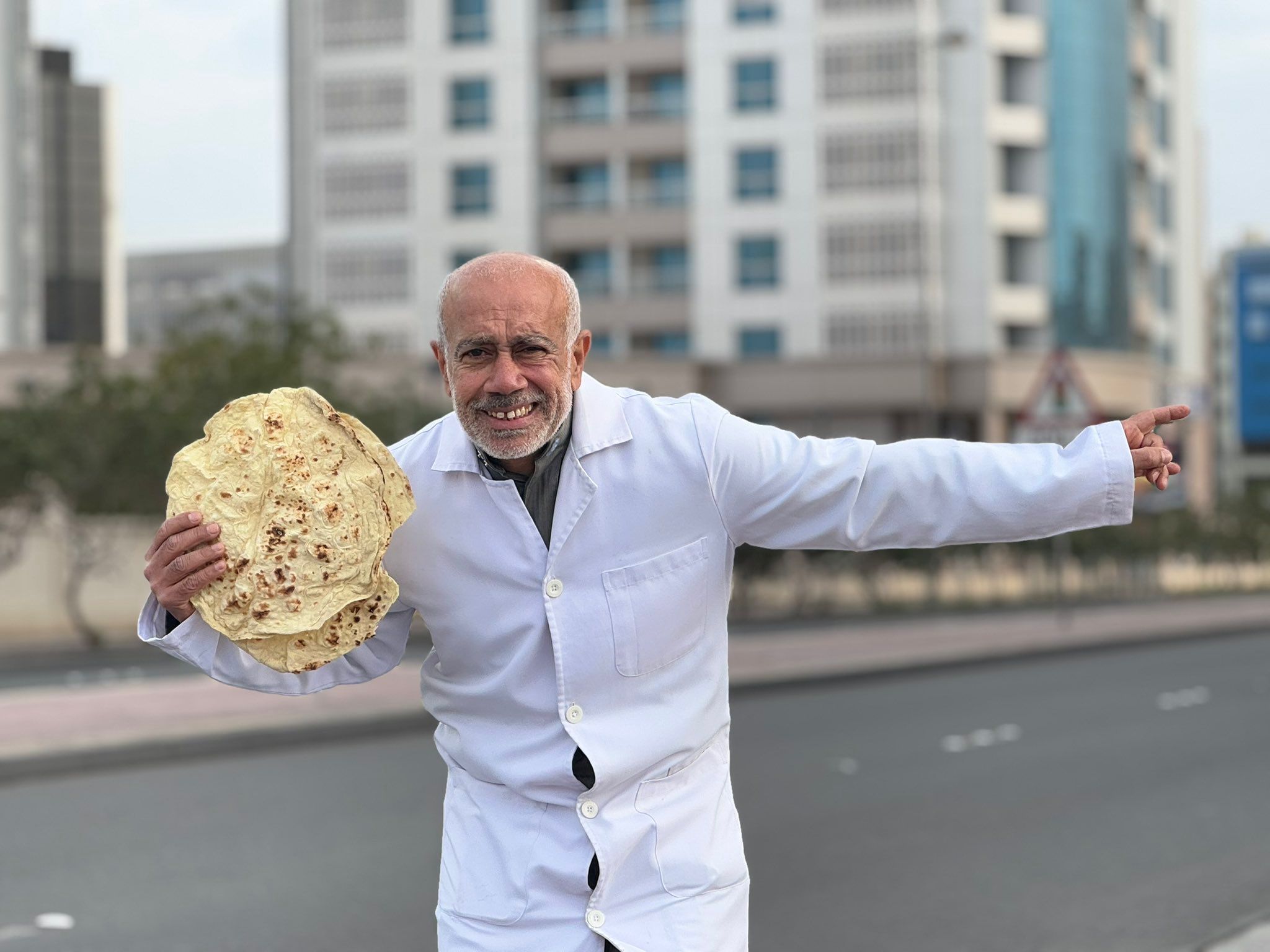 السنكيس يواصل اعتصامه منذ ثمانية أشهر للمطالبة بإرجاعه إلى عمله بعد الإفراج